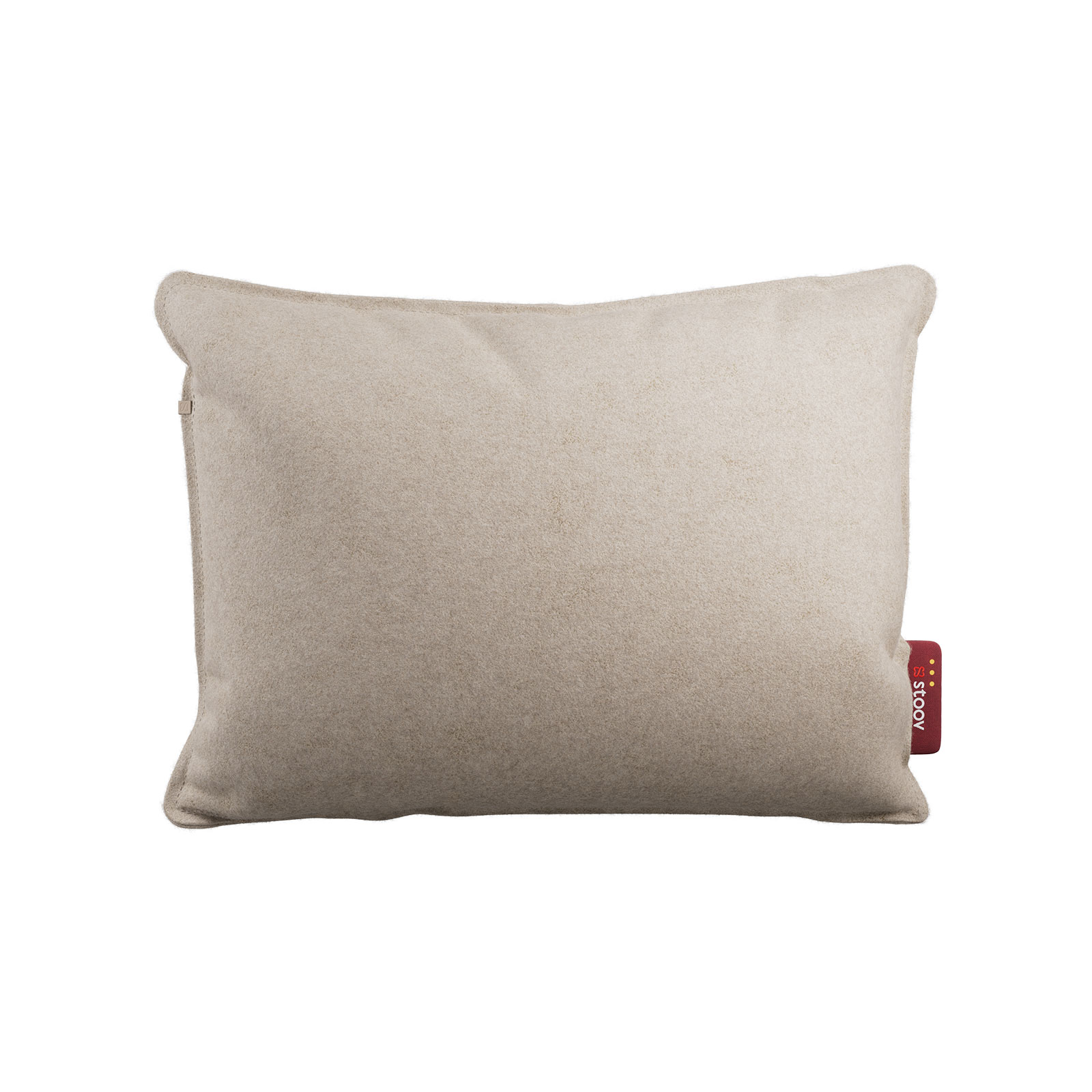 Das Ploov Heizkissen Original Beige von Stoov ist ein rechteckiges Heizkissen, bezogen mit hellbraunem Stoff und mit einem roten Bedienungselement unten rechts.