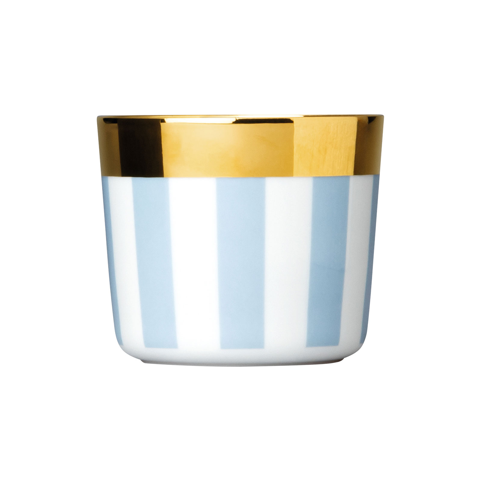 Der Champagnerbecher Cookies & Cream Blue von Sieger by Fürstenberg ist weiß und hellblau gestreift. Von innen ist er glänzend vergoldet und auch über den äußeren Rand des Bechers heraus erstreckt sich ein goldener Streifen.