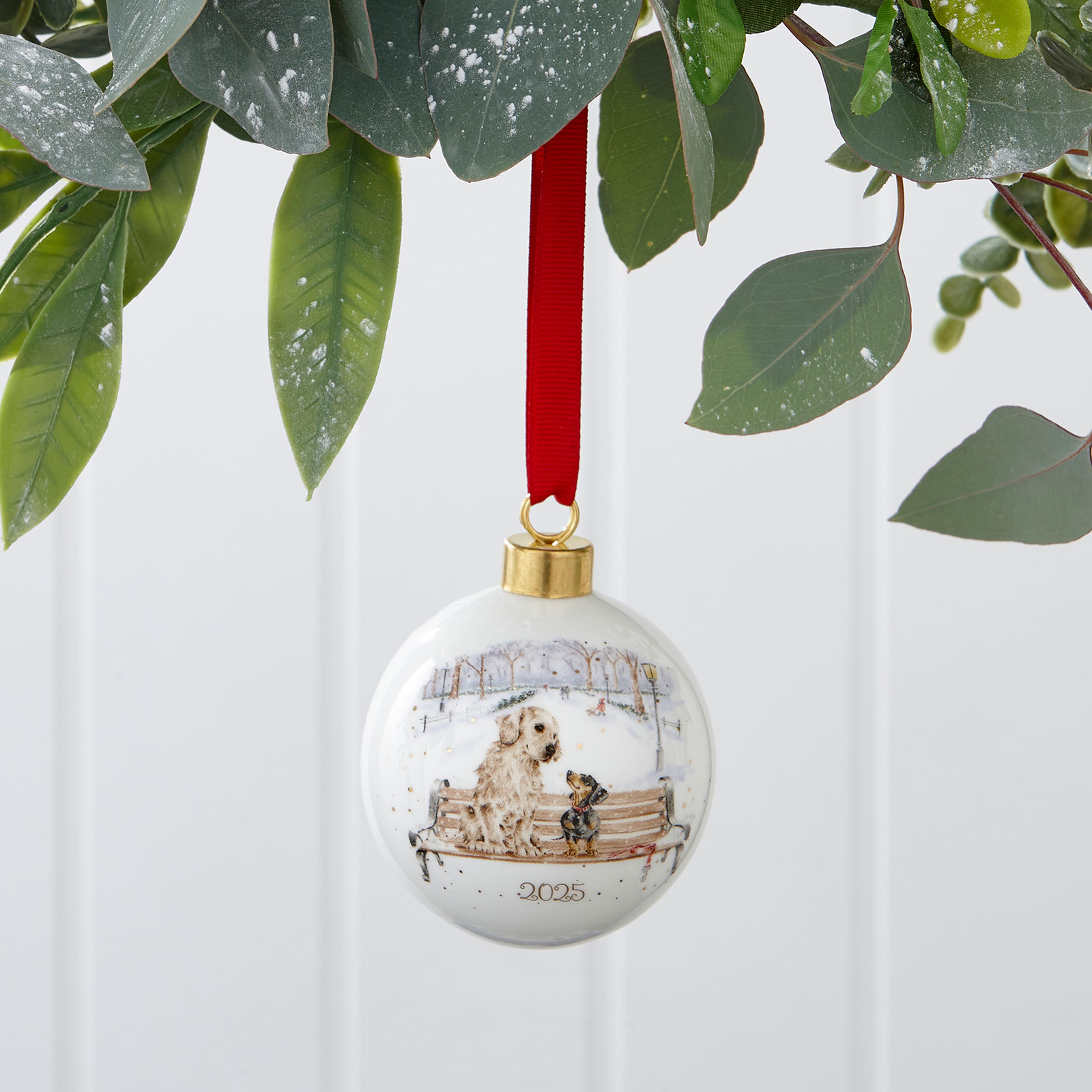Royal Worcester Wrendale Designs Weihnachtskugel Winter Walks 2025