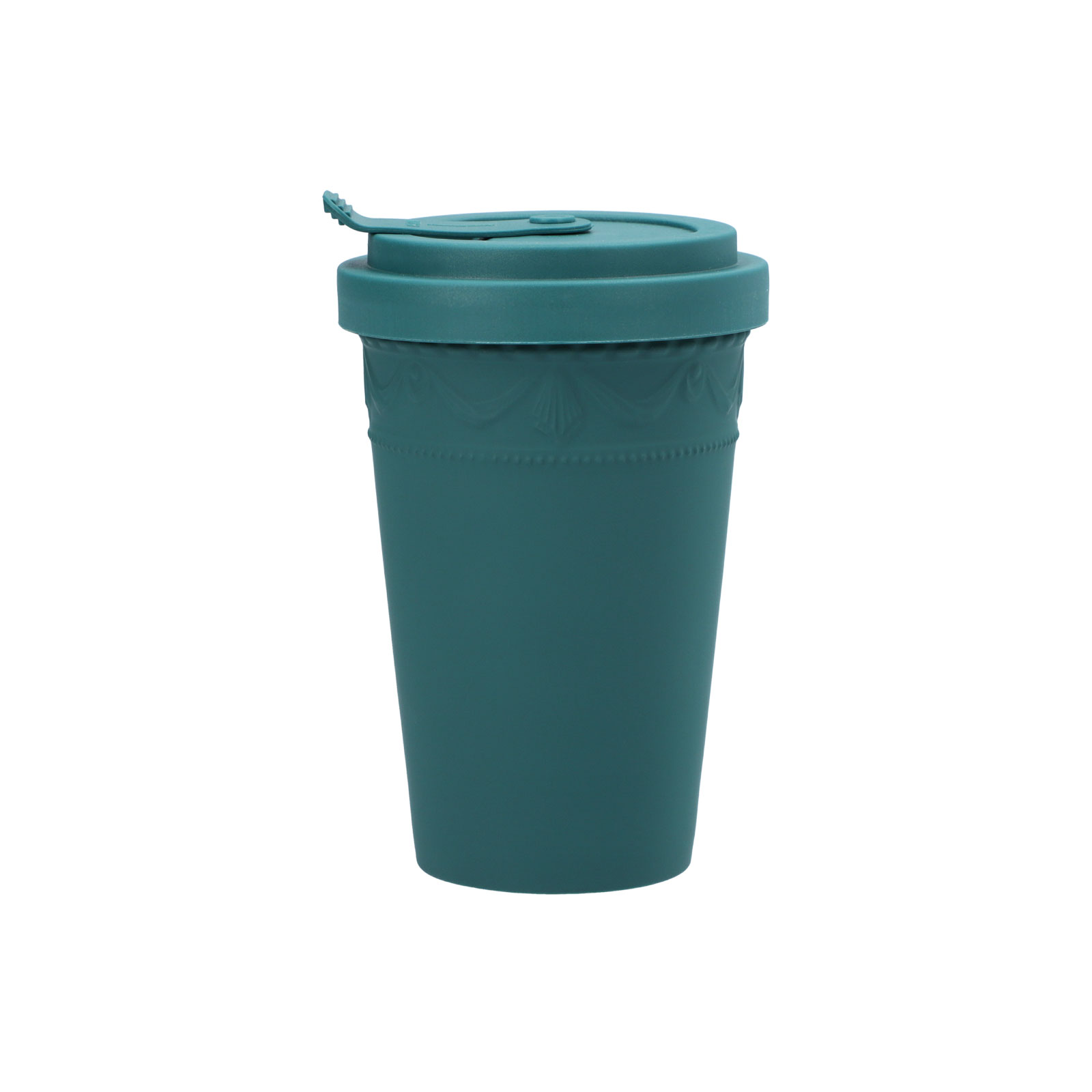 Der Kurland grün To-Go Becher mit Deckel von KPM hat eine türkisgrüne Farbe und einen gleichfarbigen Deckel. Der Rand des Bechers wird geziert durch ein hübsches klassizistisches Relief.
