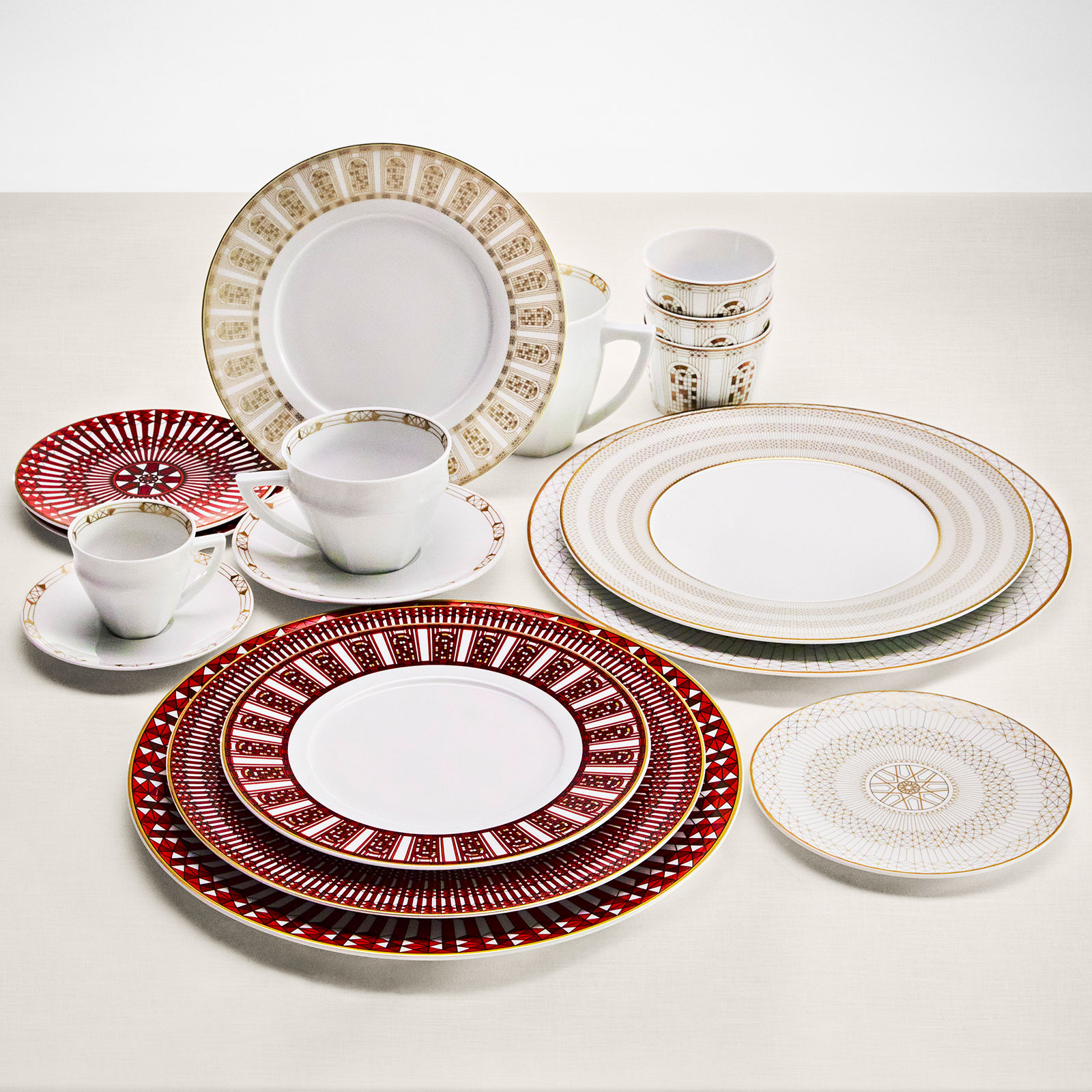 Baccarat Arcadia Brotteller 16cm rot