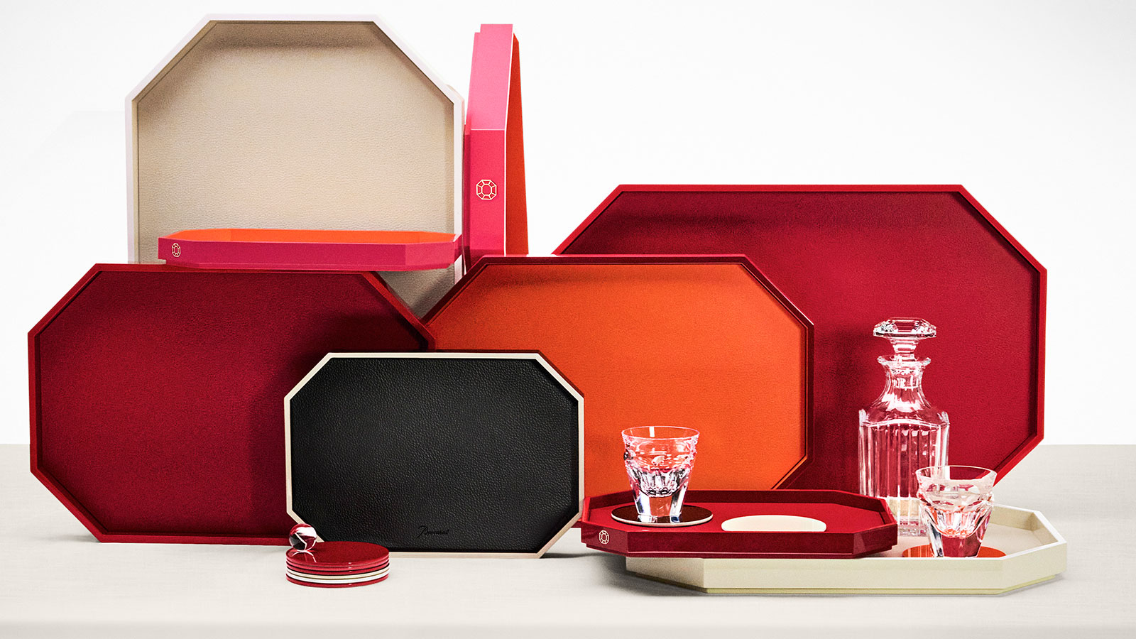 Baccarat Octogone Lack-Tablett L rot