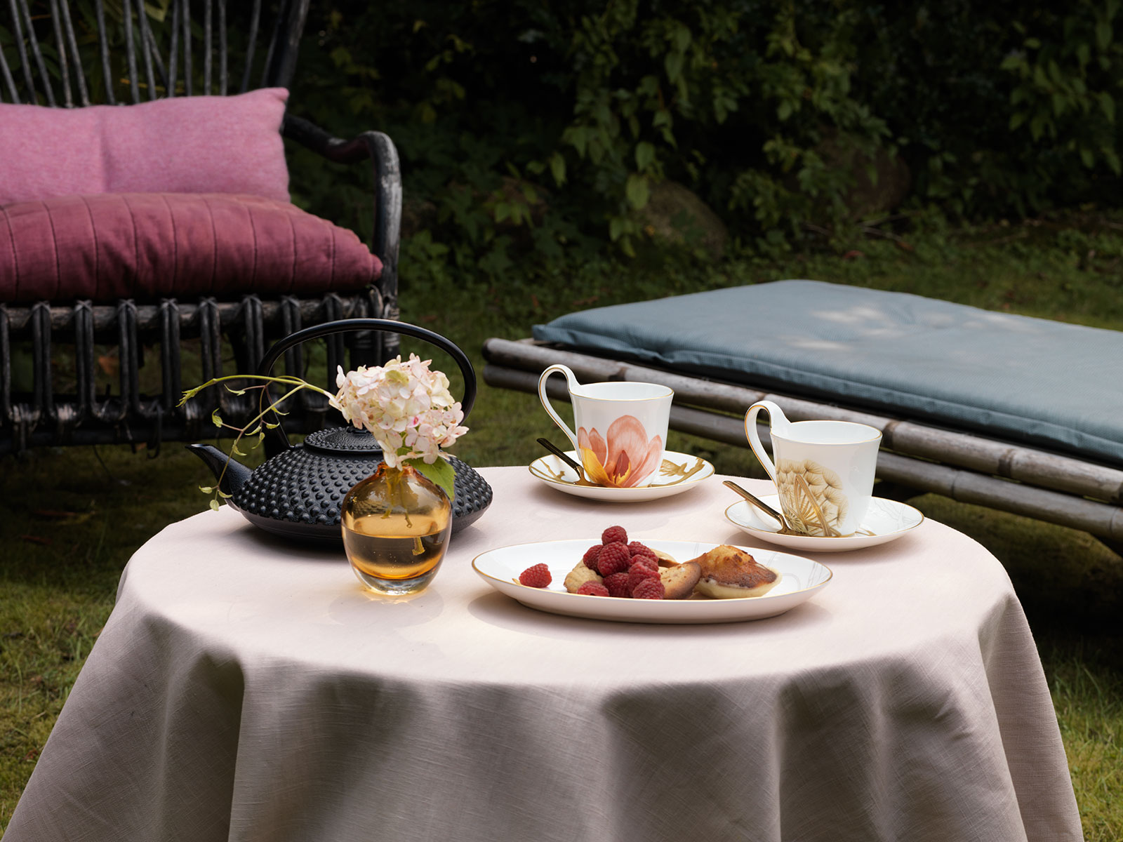 Royal Copenhagen Flora Kaffeetasse mit Untertasse Magnolia 2674092