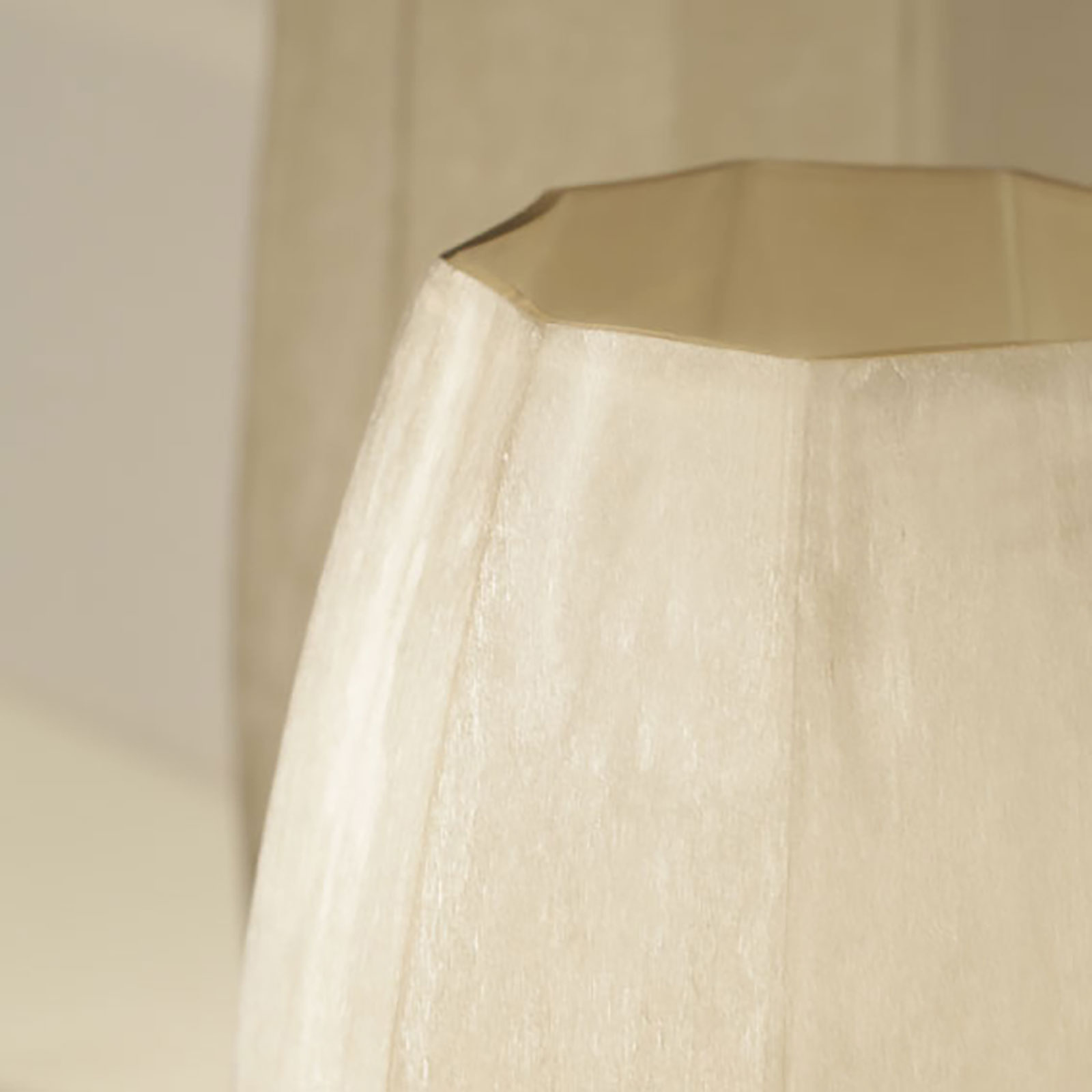 Detailansicht der Koonam Vase M smokegrey von Guaxs.
