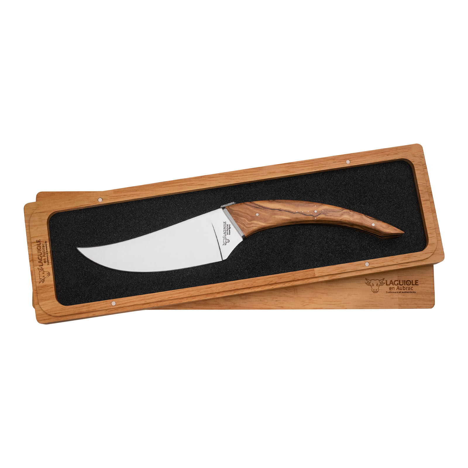 Das Le Buron Käsemesser Olivenholz von Laguiole en Aubrac mit braunem Holzgriff liegt eingebettet in eine Holzschachtel mit Magnetverschluss.