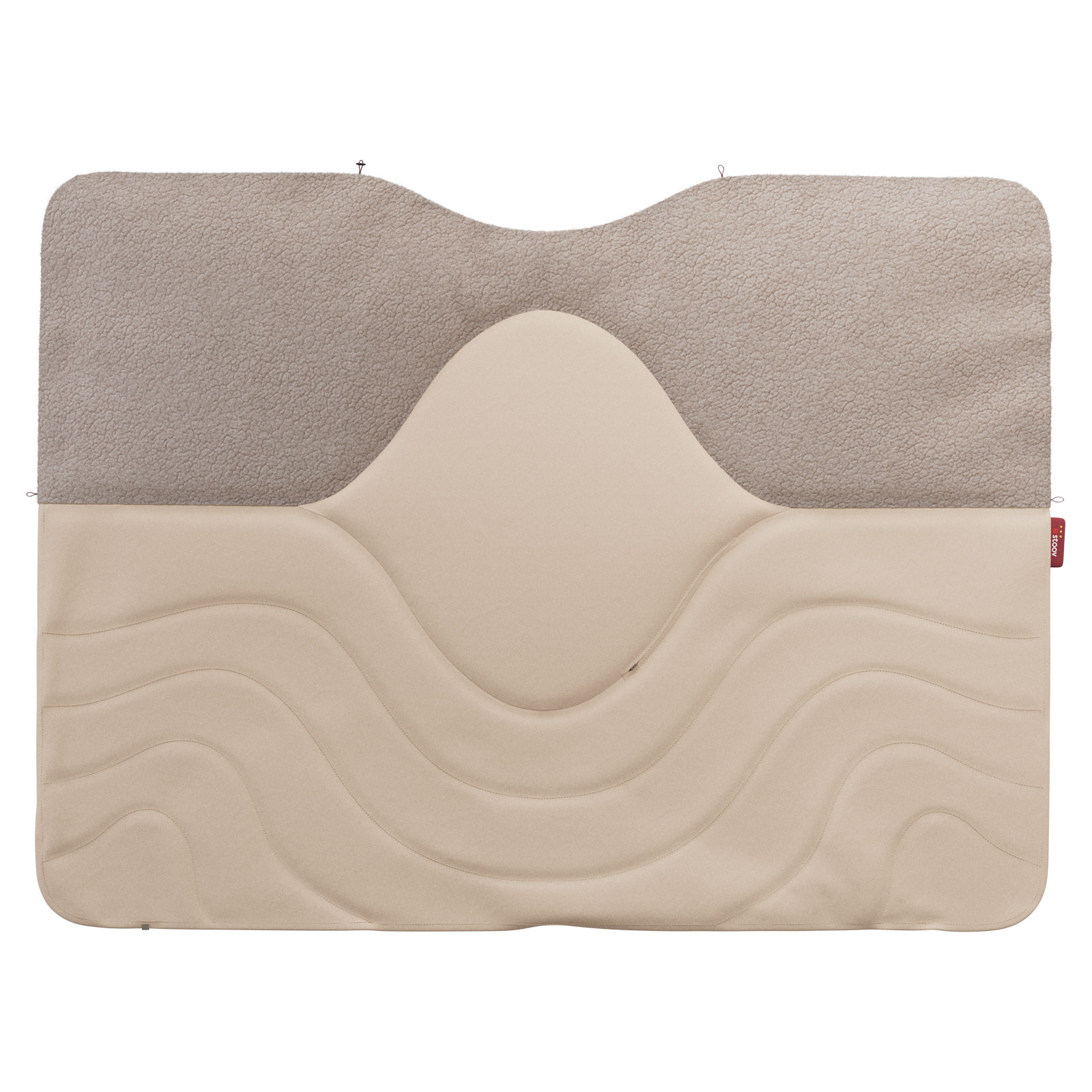 Die Huge Hug Zeizdecke Woolly Soft Beige liegt ausgebreitet. Der obere Teil besteht aus beigefarbenem Teddy-Stoff und der untere Teil aus glattem Stoff in einem leicht helleren Farbton.