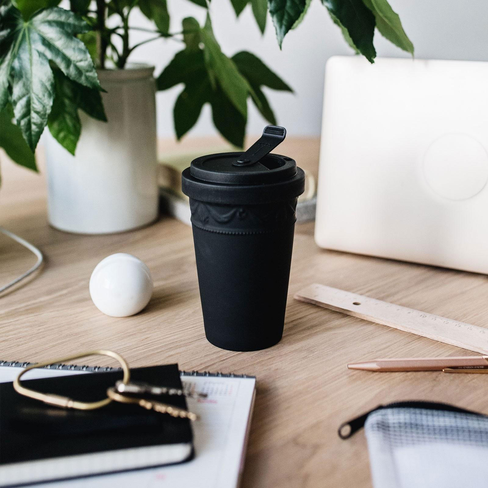 KPM -  Berlin Kurland schwarz To-Go Becher mit Deckel